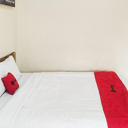 Отель Reddoorz Syariah At Shakira Alesha Enggal Бандар-Лампунг Экстерьер фото